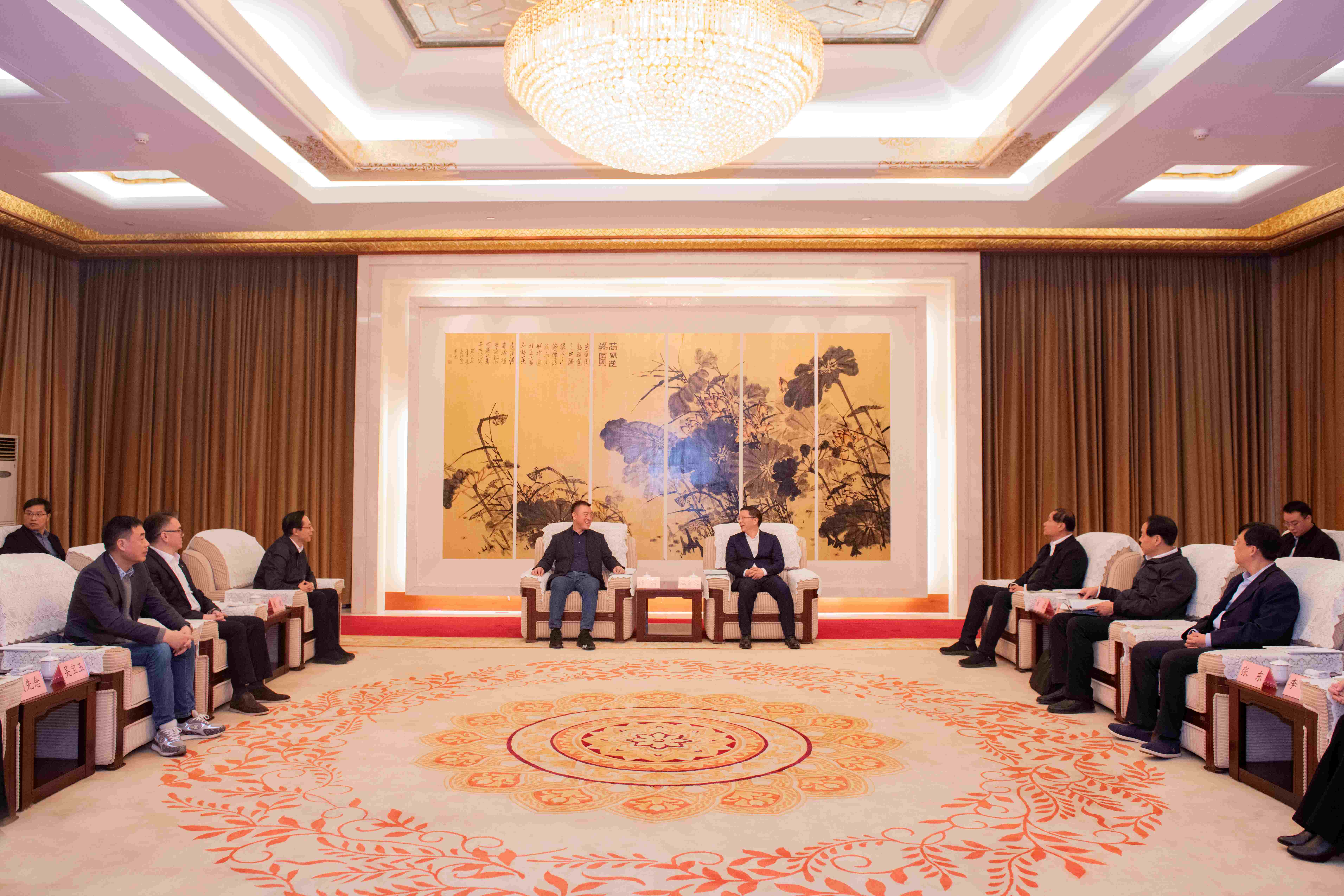 z6com尊龙凯科技董事长陈涛带领深圳市和惠州市企业家前往济宁市考察交流 